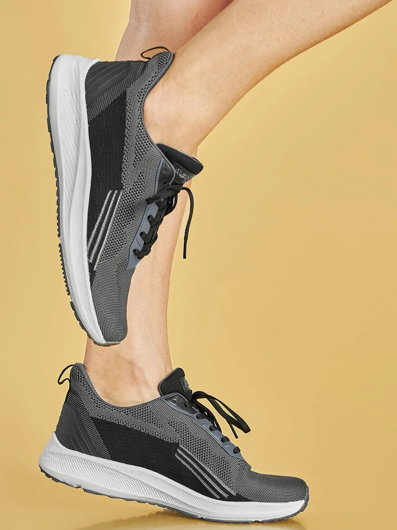 Avant Men's UltraBoom Running and Training shoes-D.Grey